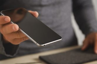 Acheter un smartphone reconditionné : combien peut-on vraiment économiser ?