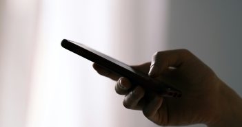 Don par SMS : une solution éthique et accessible pour aider les autres